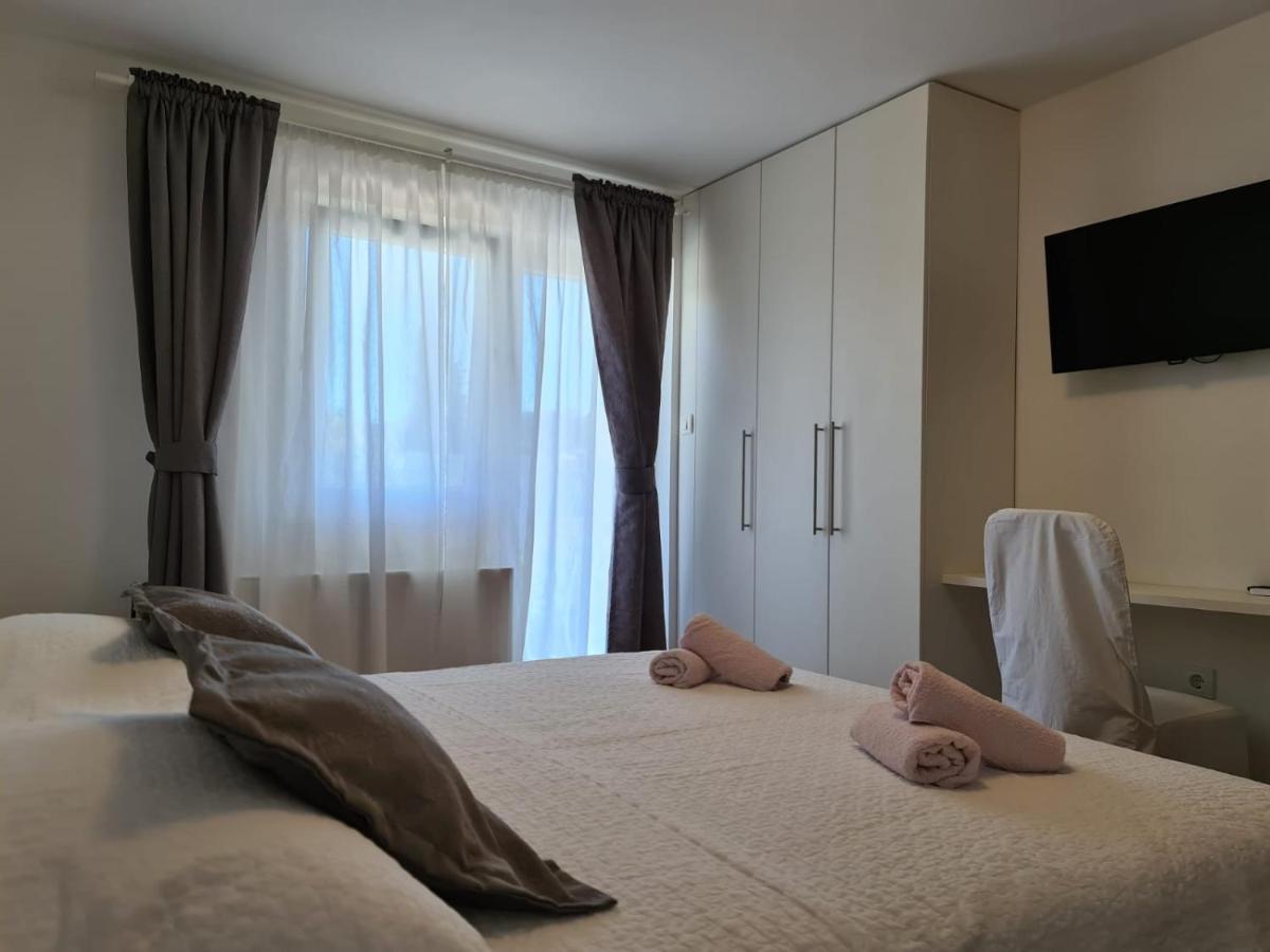 Apartments Juric Brodarica  Ngoại thất bức ảnh