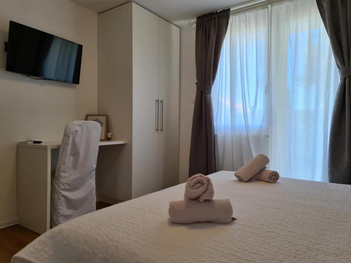 Apartments Juric Brodarica  Ngoại thất bức ảnh
