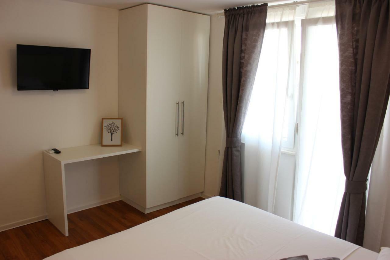 Apartments Juric Brodarica  Ngoại thất bức ảnh